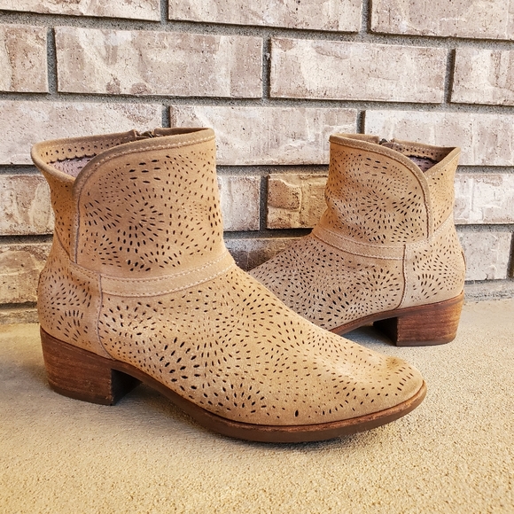 UGG Darling Seaweed perforated suede ankle women's boots 1007142 - Picture 5 of 16